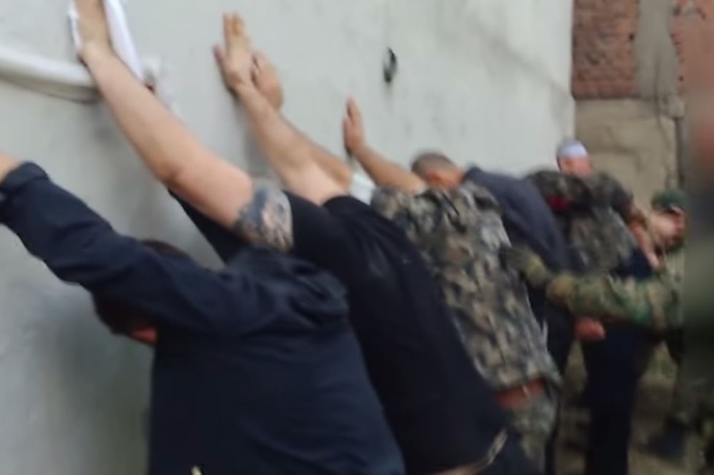 (VIDEO) PRIKAZALI MONSTRUME: Makedonci objavili trenutak predaje terorista u Kumanovu!