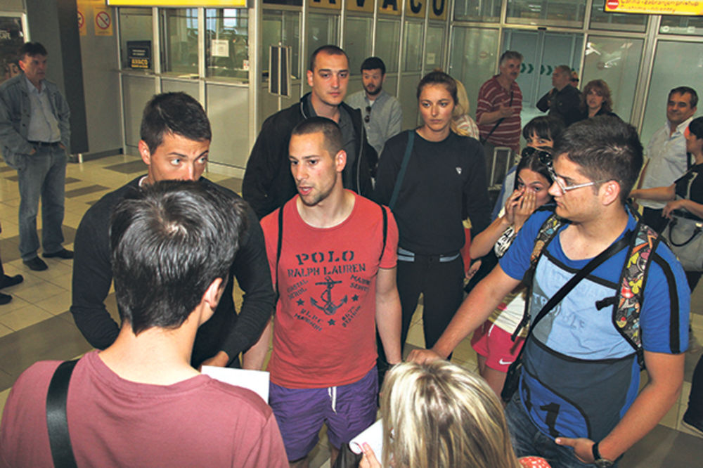 PRESELA IM MAŠINIJADA: Srpski studenti se potrovali u Tivtu