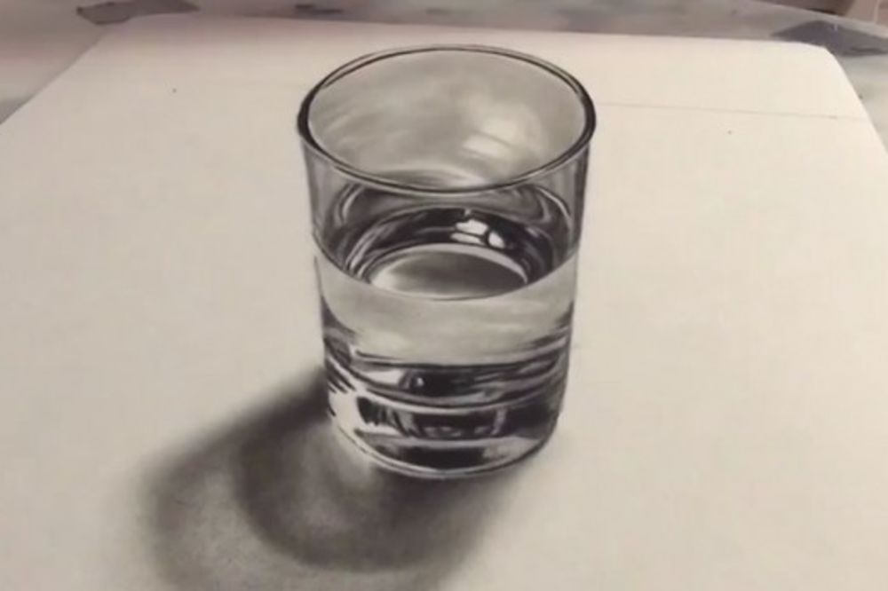 (VIDEO) Samo 6 odsto ljudi za manje od 10 sekundi može da shvati šta nije u redu sa ovom čašom vode