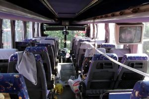 HULIGANIZAM MERAKLIJA: Navijači Radničkog demolirali autobus na povratku iz Beograda
