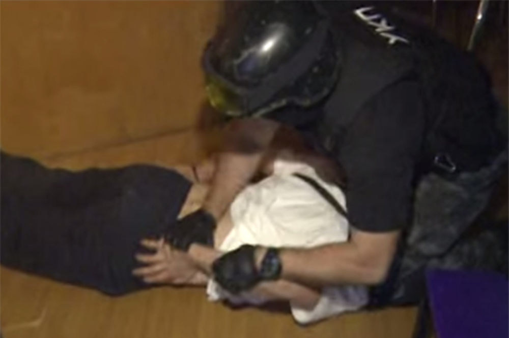 VIDEO AKCIJA POLICIJE NA ZVEZDARI: Pogledajte hapšenje grupe koja je prodavala heroin na Zvezdari