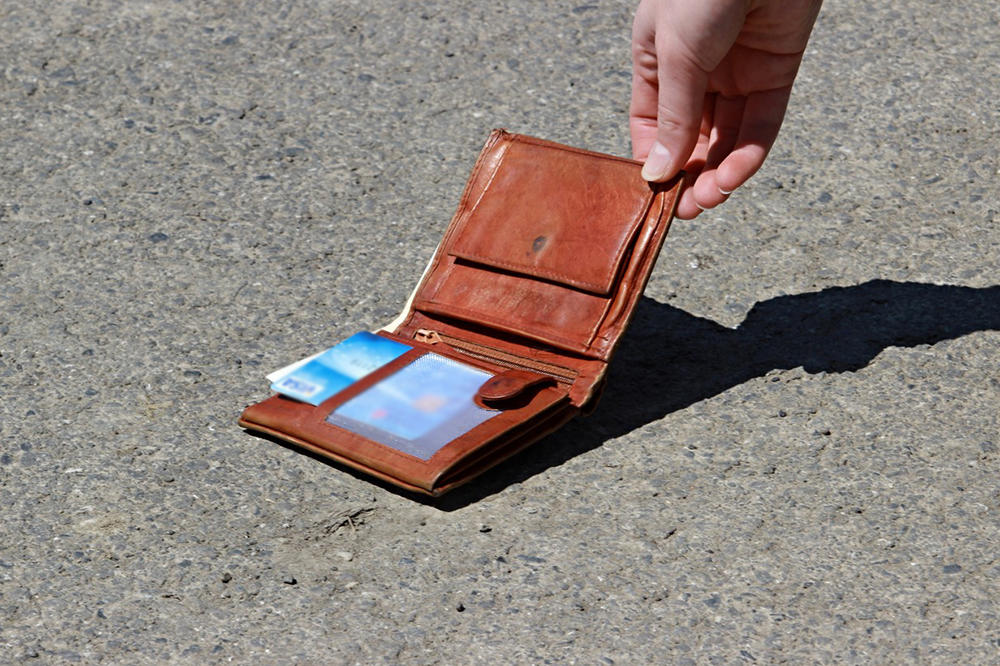 Pronašao je novčanik na ulici, zadržao novac, a onda rešio da pošalje pismo vlasniku