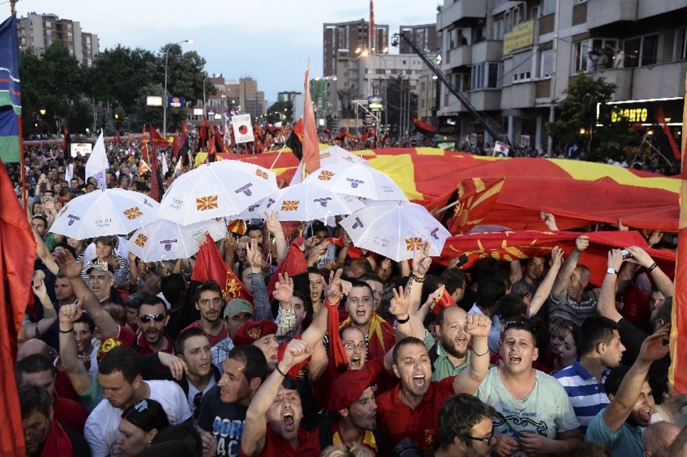 PROKLJUČALO SKOPLJE: 90.000 Makedonaca dalo podršku premijeru Nikoli Gruevskom