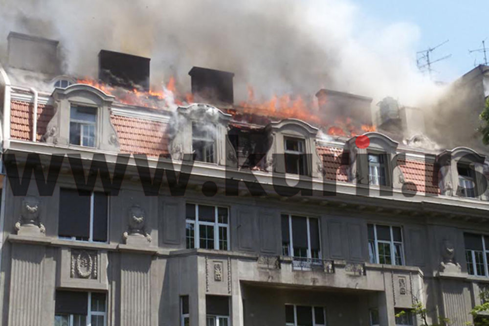 (KURIR TV) Pogledajte kako gori zgrada u Kosovskoj i spasavaju stanare!