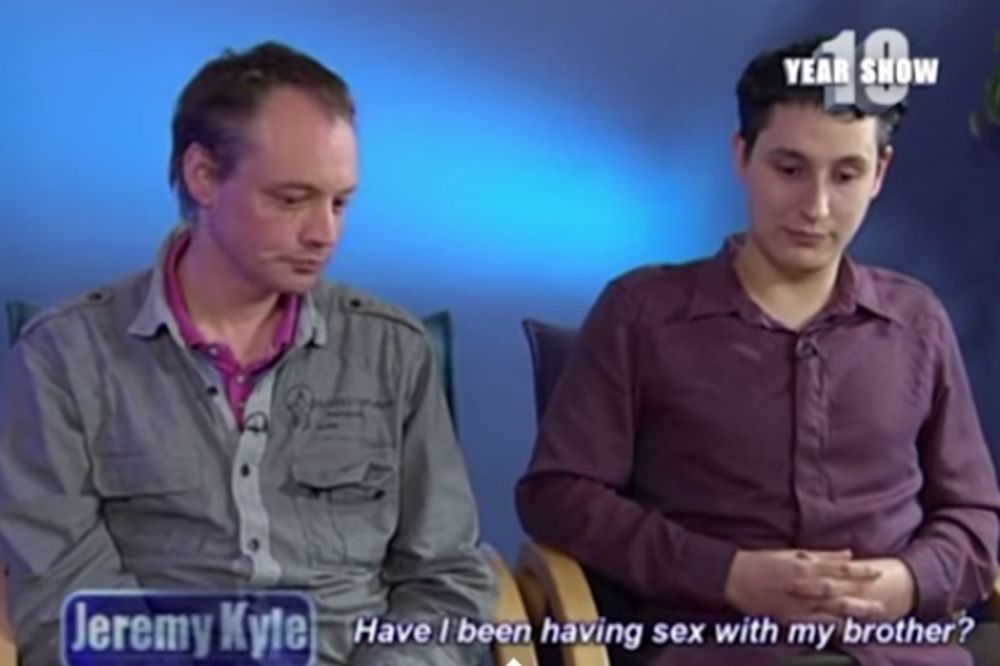 (VIDEO) A, BILA JE TO LJUBAV NA PRVI POGLED: Zaljubljeni gejevi shvatili da su braća!