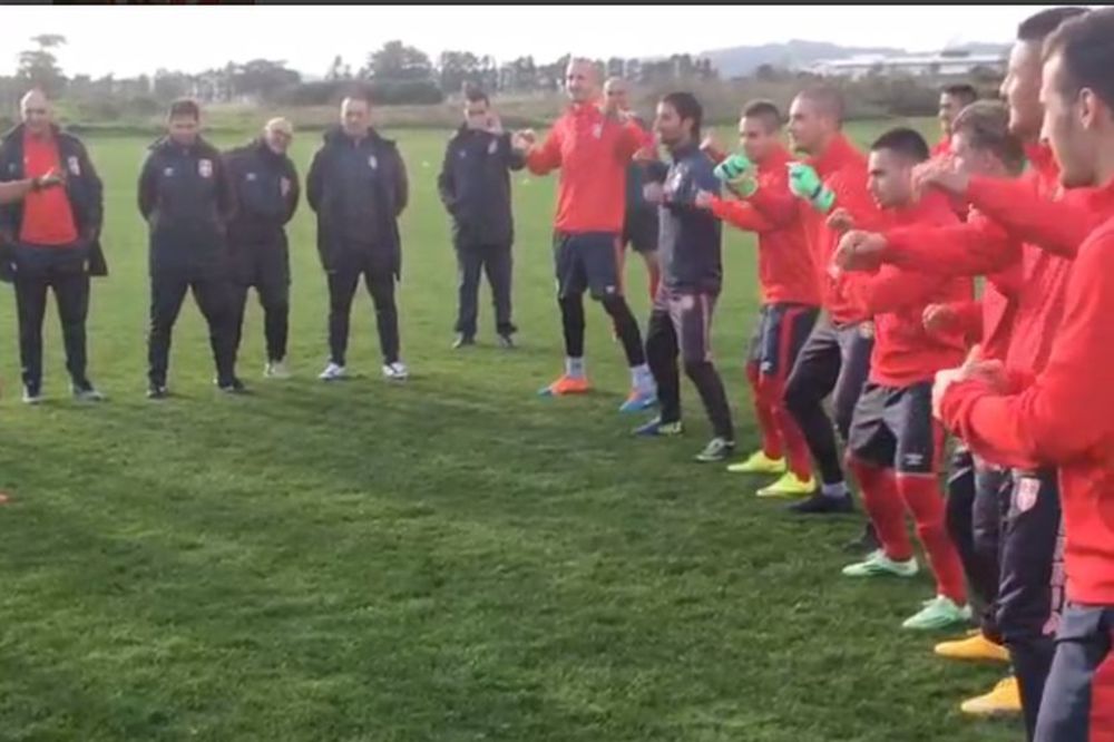 (VIDEO) PLES PRED MUNDIJAL: Pogledajte šta na Novom Zelandu uče mladi fudbaleri Srbije