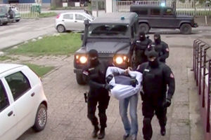 (VIDEO) AKCIJA ČISTAČ U VRBASU: Pogledajte hapšenje napadača na češkog diplomatu!
