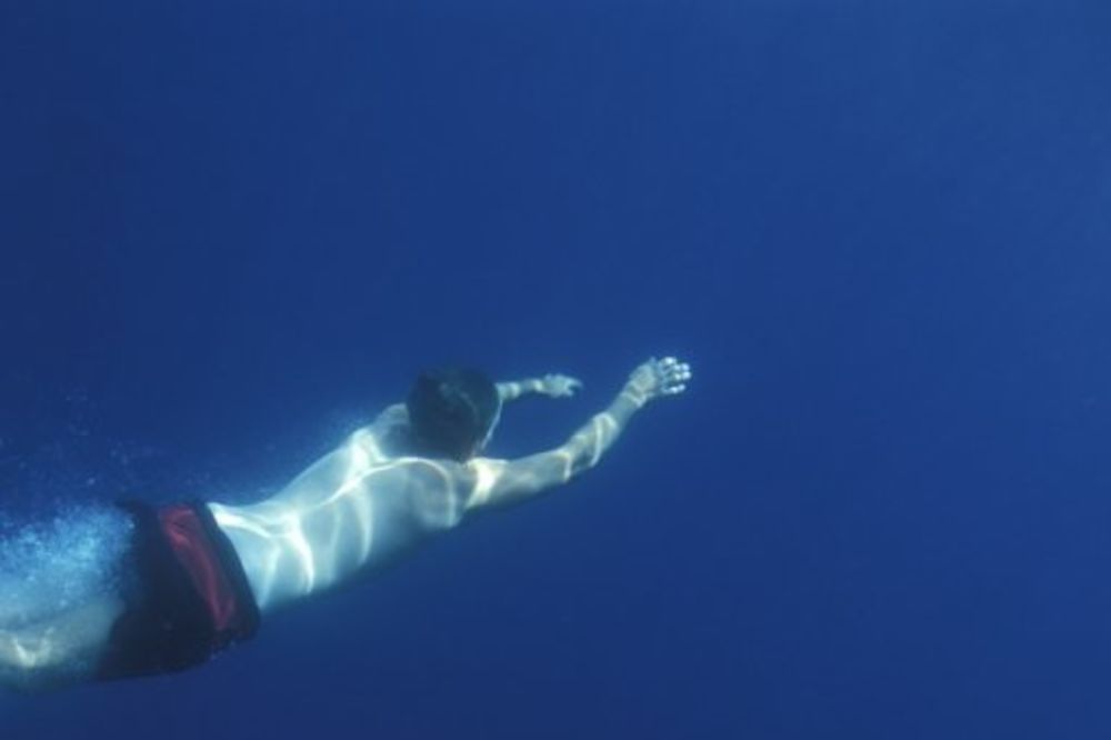 ČUDOM PREŽIVEO: Tinejdžer ostao živ pod vodom nakon 42 minuta bez vazduha!