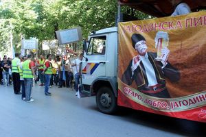PROTEST U JAGODINI: Radnici šetali protiv odlaska Pivare u stečaj