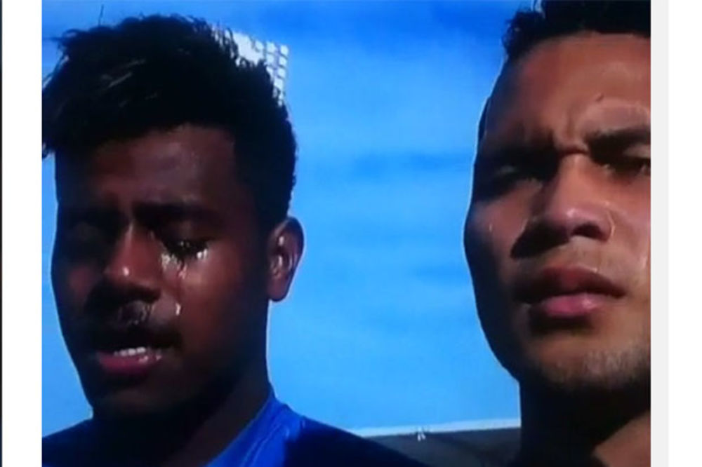 (VIDEO) TO JE PATRIOTIZAM: Ponosni fudbaleri Fidžija pokazali kako se peva himna svoje zemlje!