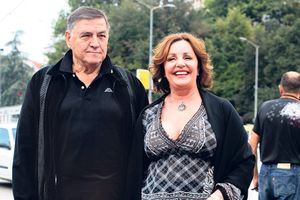BEKUTA SE PRECENILA: Mrkonjićeva devojka kadrira po SPS!