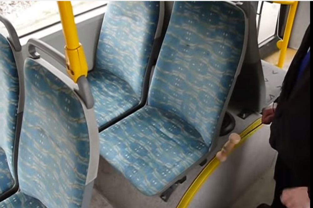 KRIJU JEZIVU TAJNU: Da li ste se ikada zapitali zašto su sedišta u autobusima šarena?