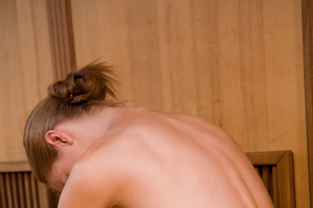 DERMATOLOG OTKRIVA: Zašto se stvaraju bubuljice na leđima i kako ih se rešiti