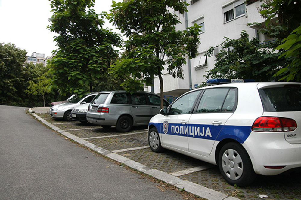 OTAC CIGLOM HTEO DA UBIJE ĆERKU (18): Ulubio joj lobanju od siline udaraca!