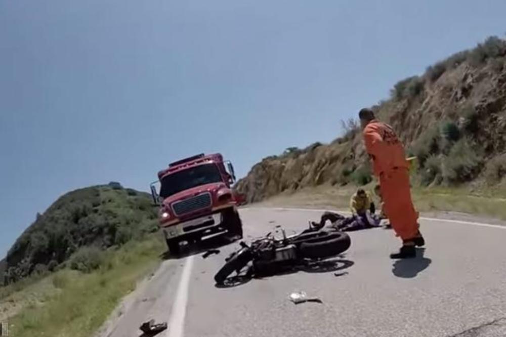 (VIDEO) DIREKTAN SUDAR SA KAMIONOM: Teško povređeni motociklista snimio sopstvenu nesreću kamerom
