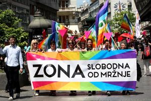 (FOTO I VIDEO) BEZ INCIDENTA: Gejevi i lezbijke šetali centrom Beograda!