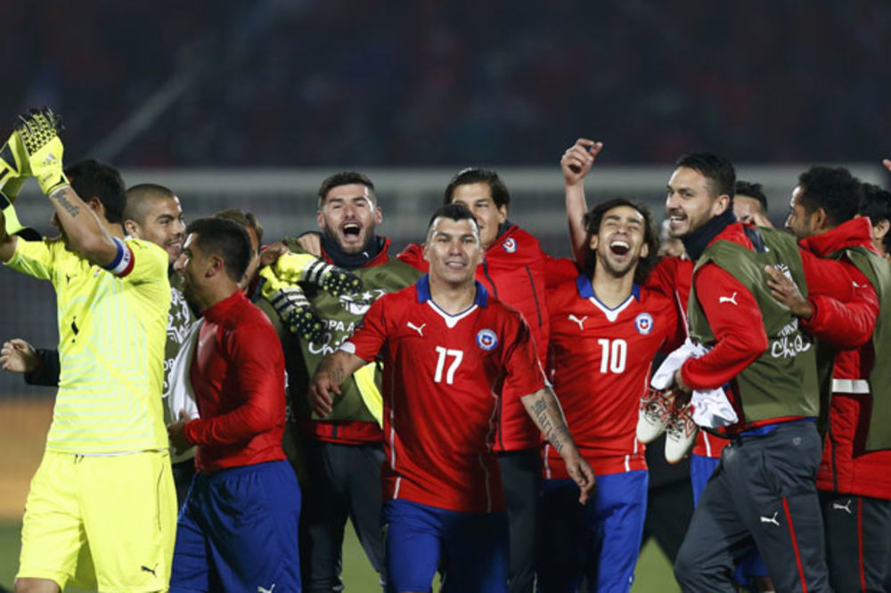 (VIDEO) LUDNICA U SANTJAGU: Čile uz pomoć sudija stigao do finala Kopa Amerike