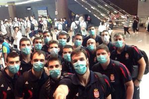 ZBOG VIRUSA U JUŽNOJ KOREJI: Srpski košarkaši sa maskama u Seulu
