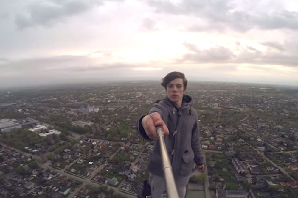 (VIDEO) OKRENUĆE VAM SE ŽELUDAC: Ovi tinejdžeri rade sulude stvari na visini od 150 metara