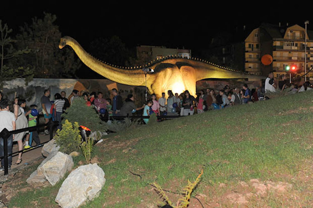 KURIR TV Otvoren Prirodnjački centar: Dinosaurusi postali simbol Svilajnca!