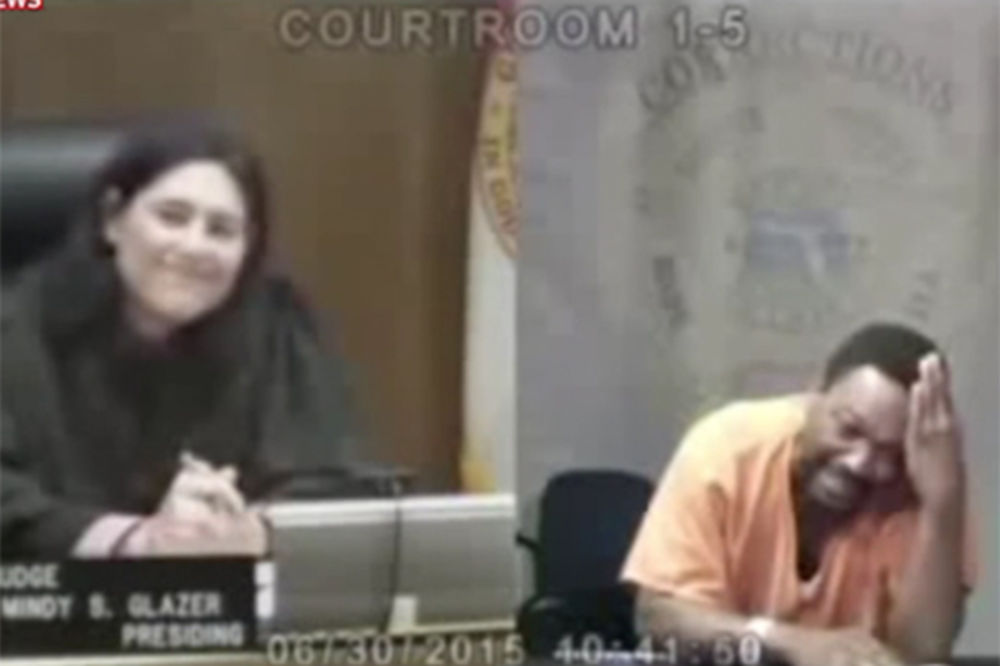 (VIDEO) A BIO JE NAJBOLJI U ŠKOLI: Sudija prepoznala školskog druga u prestupniku