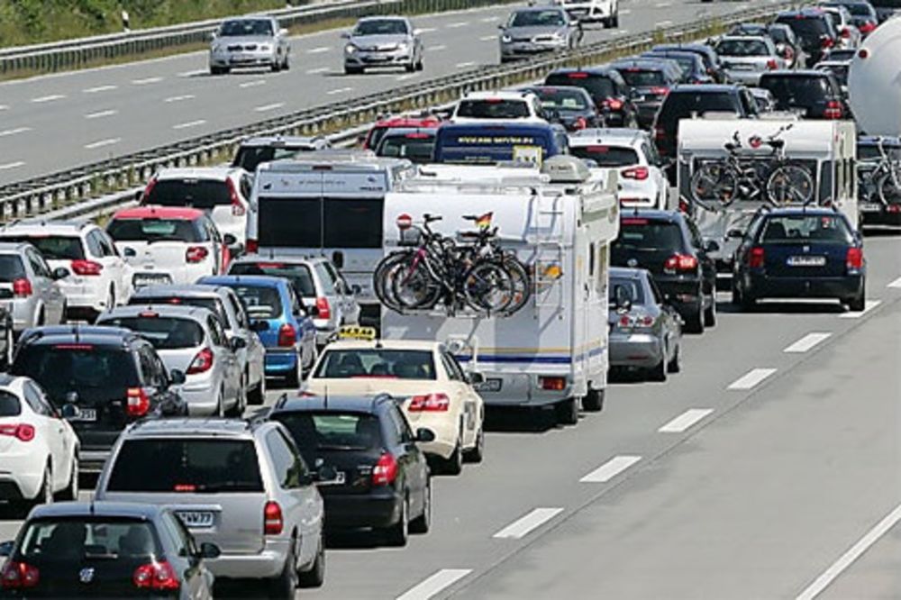 SAČUVAJTE ŽIVCE: Počeli odmori, očekujte kilometarske kolone na putevima Austrije!