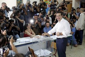 (VIDEO) REFERENDUM U GRČKOJ: Cipras glasao dok je masa klicala NE!