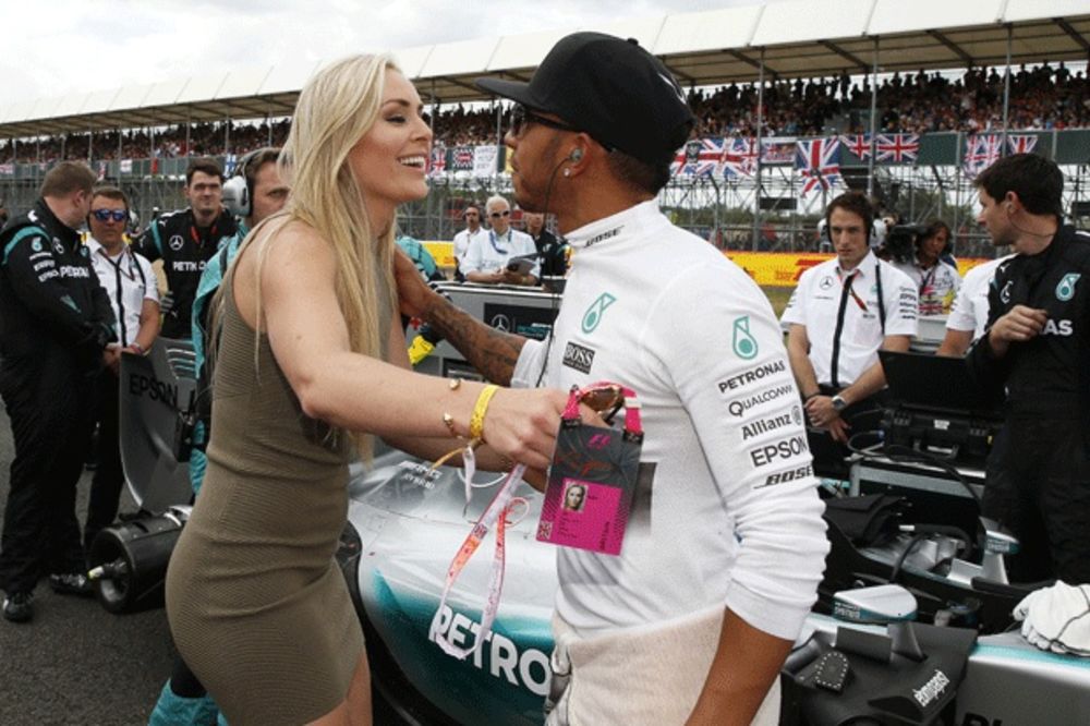 (FOTO) ZASENILA I HAMILTONA: Pogledajte seksi izdanje Lindzi Von na trci Formule 1