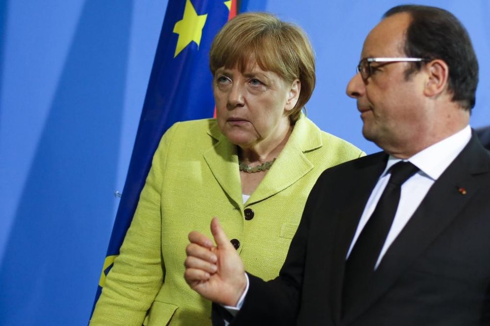 EU SE BRZO PRESABIRA: Merkelova i Oland sazvali vanredni samit evrozone