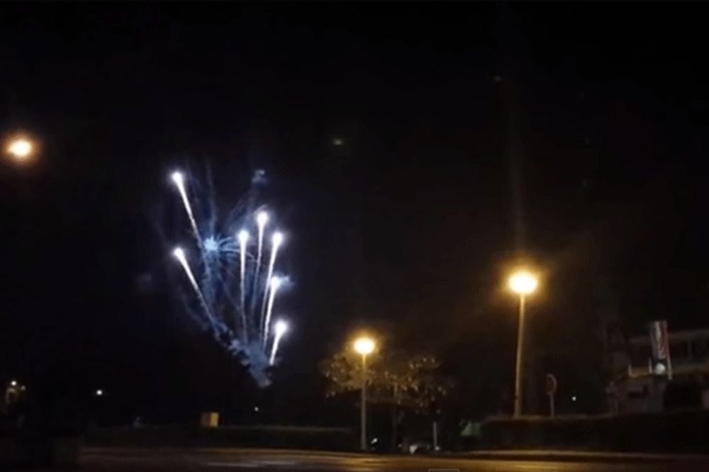 (VIDEO) Pogledajte vatromet ispred zatvora kojim su navijači Dinama slavili hapšenje Mamića