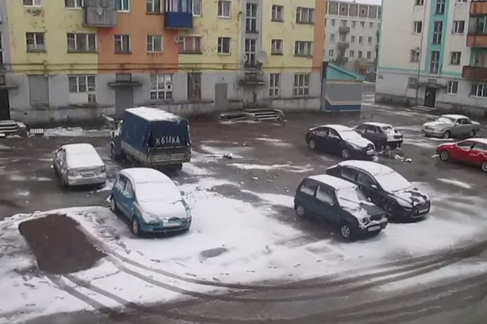 (VIDEO) OVO ČAK NI SEVERINA NIJE VIDELA: U Rusiji pao sneg u julu!