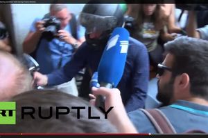 (VIDEO)ZAVRŠIO POSAO: Varufakis na motoru odjurio iz ministarstva finansija