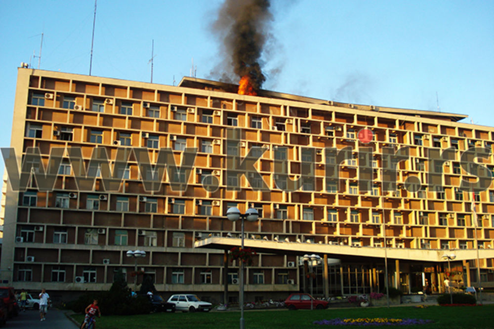 GUST DIM NAD KRAGUJEVCOM: Gorela zgrada Gradske uprave, evakuisan ceo objekat!