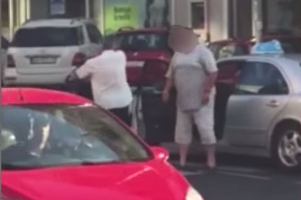 (VIDEO) UMALO TUČA KOD DOMA OMLADINE: Taksista odgurnuo čoveka zbog pešačkog!