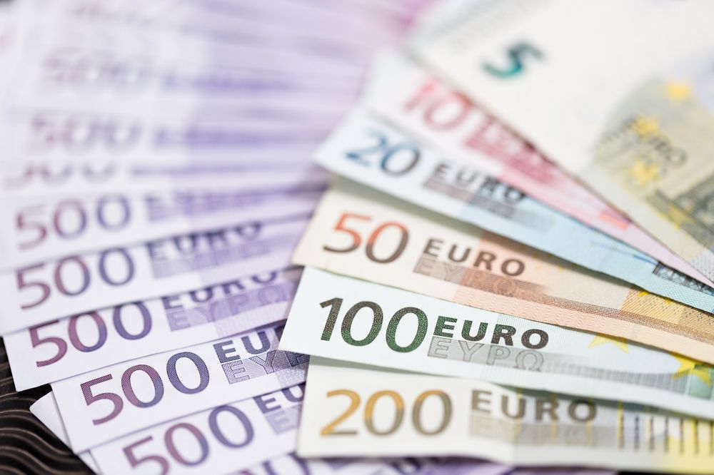 ISTO KAO PRE MESEC DANA: Evro danas 120,18 dinara