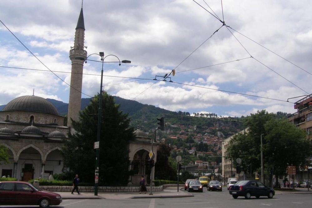 BOLESNO: Sarajevski imam pozvao Alaha da zatre protivnike rezolucije, njihove porodice i RS