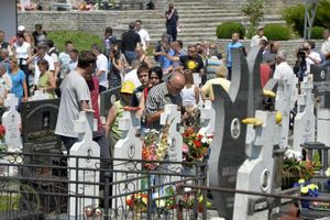 (FOTO) POMEN STRADALIM SRBIMA U SREBRENICI: Srpski narod ne veliča, već poštuje svoje žrtve!