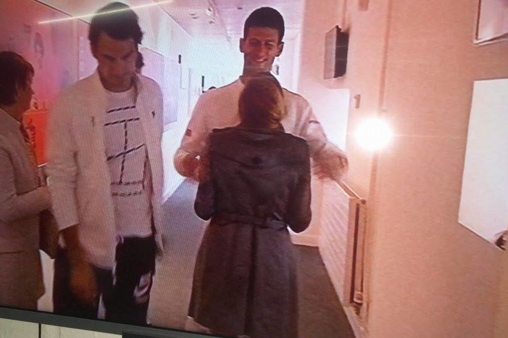 (VIDEO) FEDERER TEŠKO PODNEO PORAZ: Jelena i Novak bili su u hodniku, a onda je došao Rodžer...