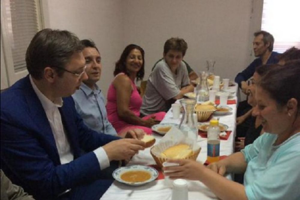 PREMIJER U BUJANOVCU: Vučić ručao u Narodnoj kuhinji