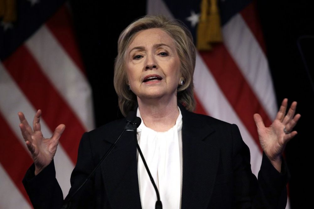 (VIDEO) HILARI NA KONTROLI: Obaveštajci proveravaju 305 mejlova Klintonove