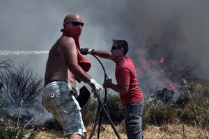 NAVODNO SLUČAJNO: Grčka policija uhapsila muškarce za koje se sumnja da su uzrokovali požar u Atini