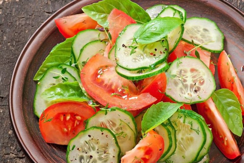 KAKO DA LAKŠE PREŽIVITE VRELINE: Ova hrana je idealna za letnje vrućine