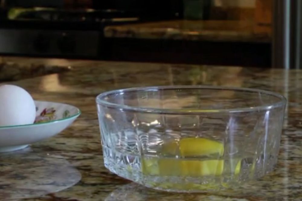 (VIDEO) Razbijte jaje u vodu i ubacite ga u mikrotalasnu, rezultat će vas oduševiti!