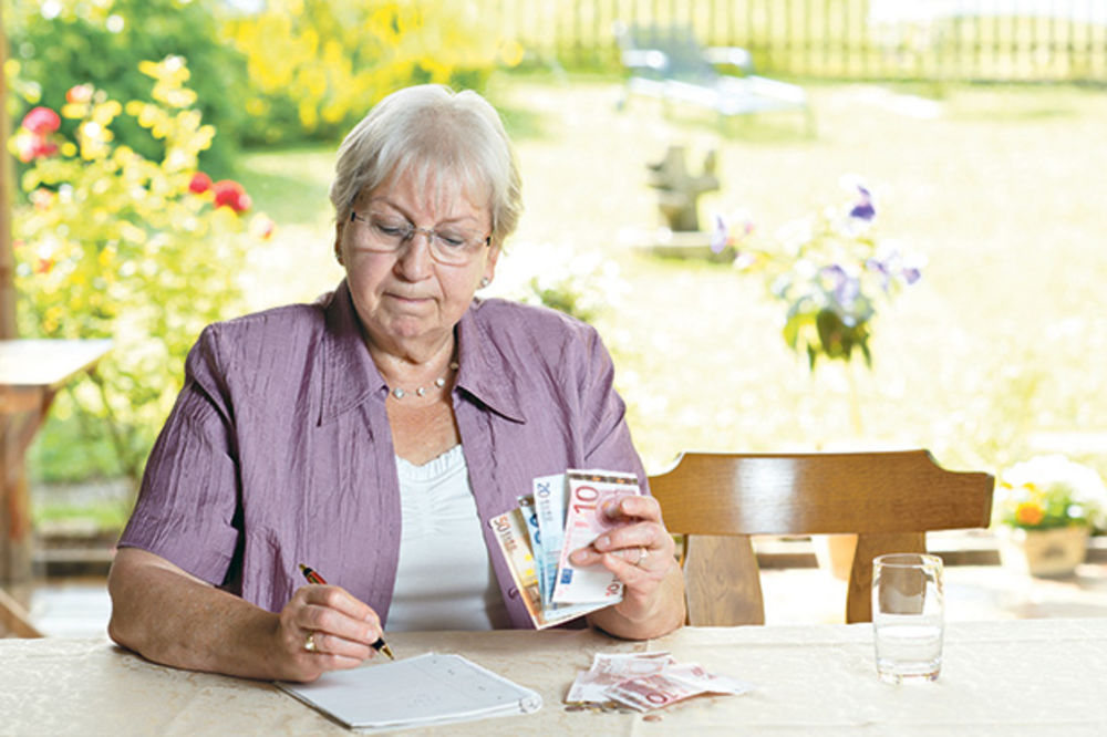 POVREĐEN PRINCIP RAVNOPRAVNOSTI: Ustavni sud obustavio slanje žena u starosnu penziju