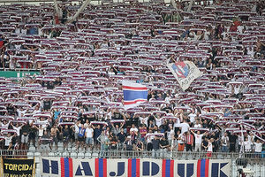 NOVI FAŠISTIČKI ISPAD U HRVATSKOJ: UEFA kaznila Hajduk zbog zastave sa ustaškim slovom U