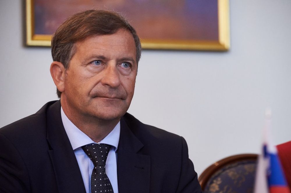 TRESE SE SLOVENAČKA VLADA POSLE PISANJA KURIRA: Ministar Erjavec spreman na ostavku