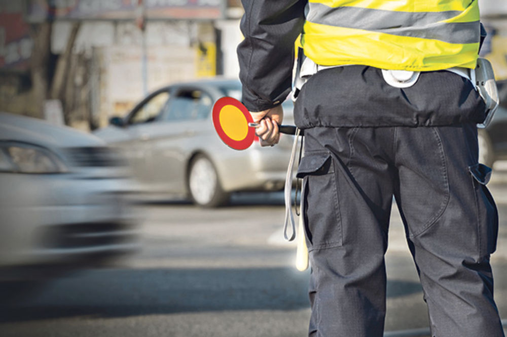 VOZAČI SPREMITE SE: Saobraćajna policija od ponedeljka kontroliše brzinu na putevima
