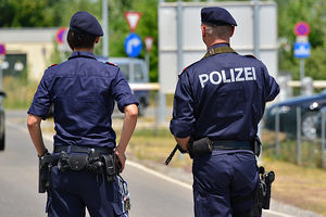 RACIJA U AUSTRIJI: Bračni par policajaca uhapšen zbog trgovine narkoticima!