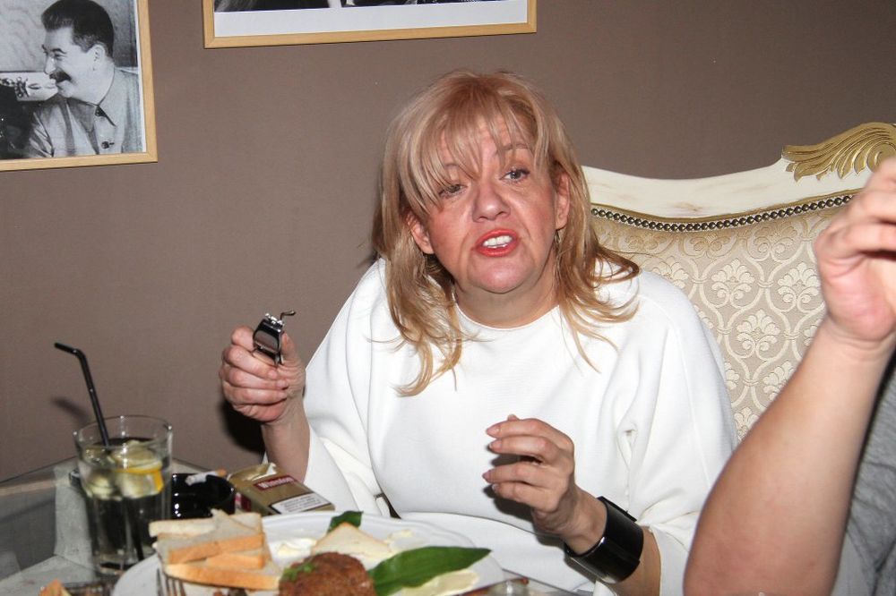 (FOTO) MARINA KAKVU NISTE VIDELI: Evo kako Tucakovićeva uživa u poroku!