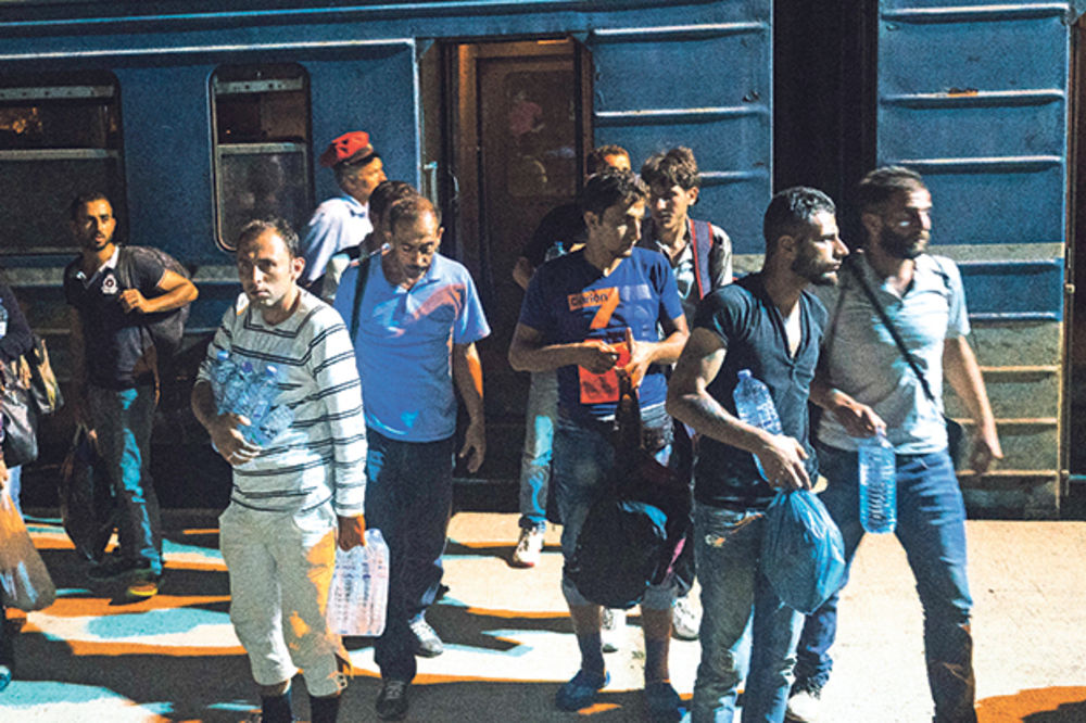 OŠTRO UPOZORENJE BONITETSKE KUĆE: Izbeglice prete ekonomiji Srbije